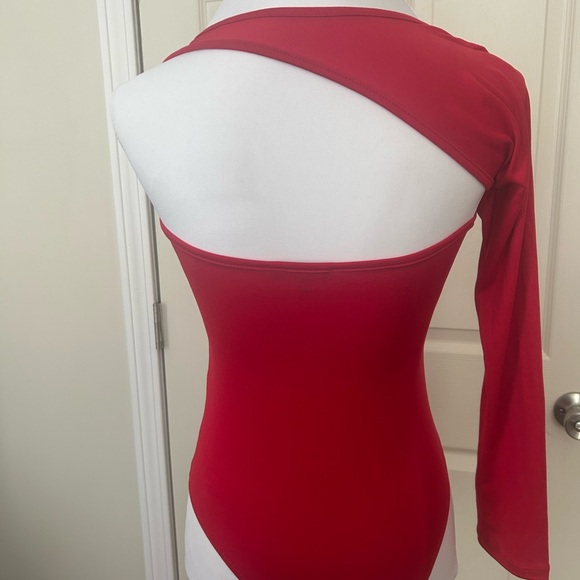 Fashion Nova Red one sleeve bodysuit - Picture 2 of 4